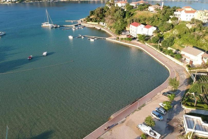 Apartments Rezek Supetarska Draga Exteriör bild